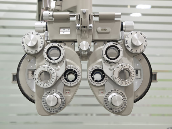 Meranie zraku optometristom verzus vyšetrenie zraku očným lekárom