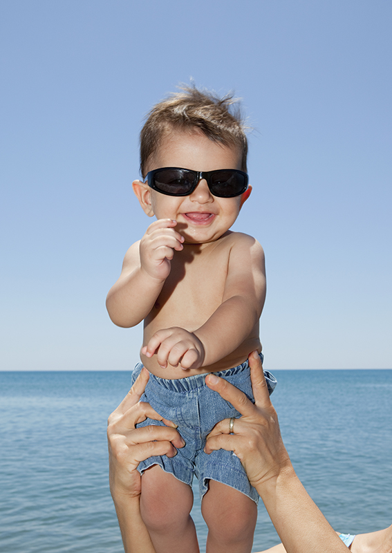Slnečné okuliare nie sú len módnym doplnkom. Chráňte oči svojich detí!
